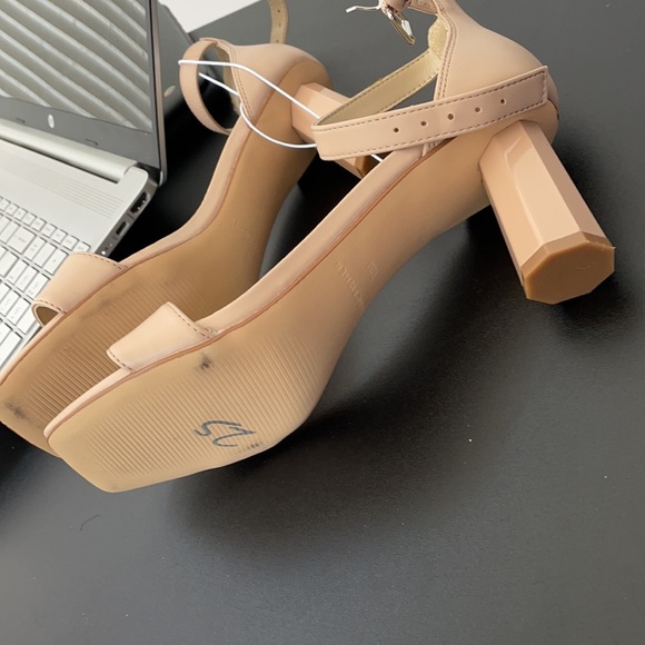 ❤️Cute, On Trend Square Toe Ankle Strap Geometric Block Heeled Dress Sandals - Picture 8 of 11